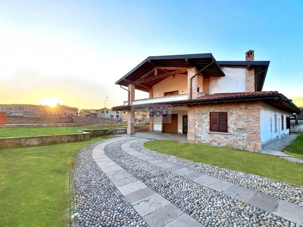 casa indipendente in vendita a Capriolo