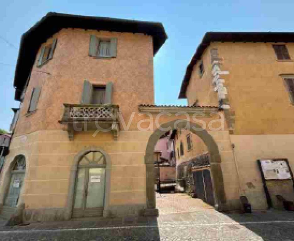 negozio in vendita a Capriolo