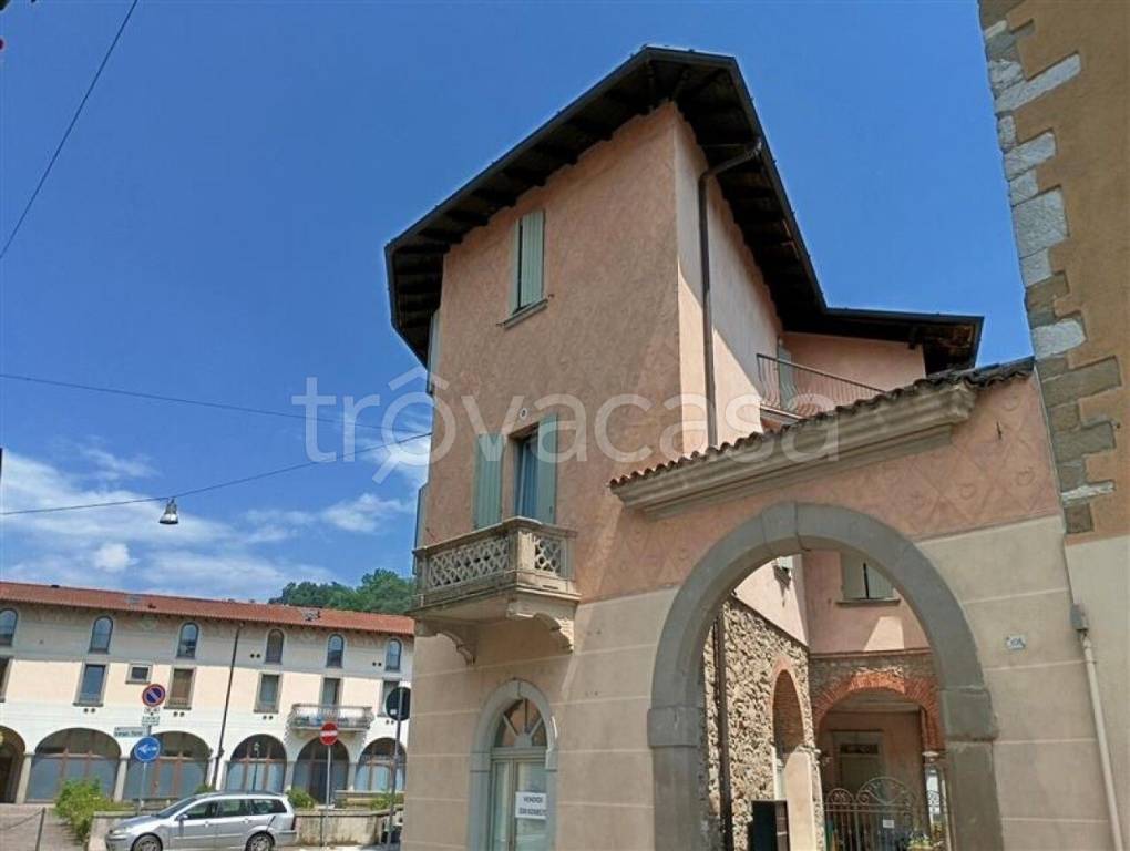 negozio in vendita a Capriolo
