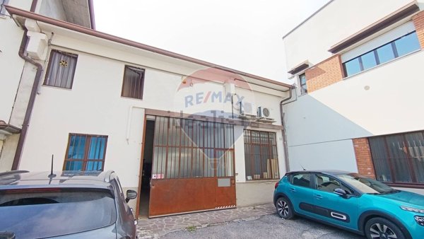 locale di sgombero in vendita a Capriolo