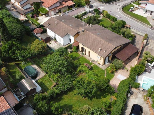 casa indipendente in vendita a Capriolo