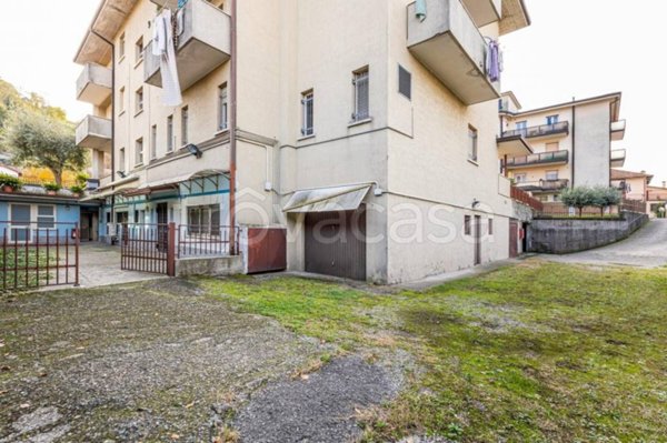 negozio in vendita a Capriolo