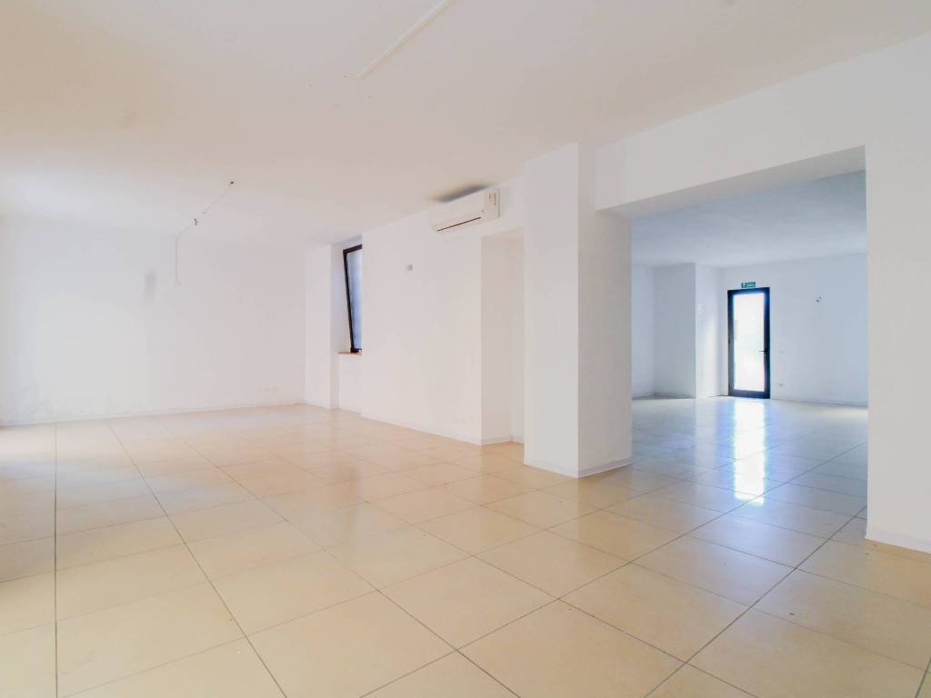 negozio in vendita a Capriolo