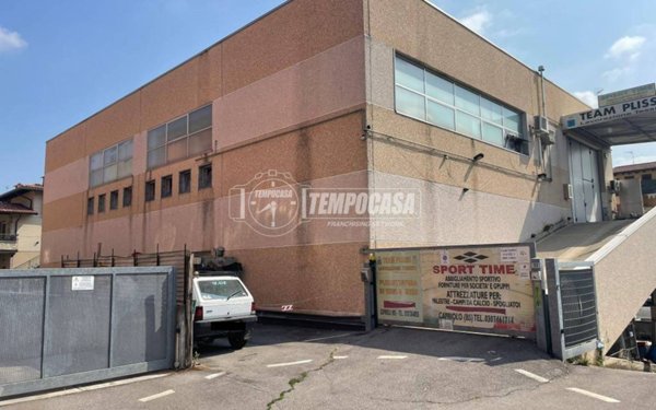 locale commerciale in vendita a Capriolo