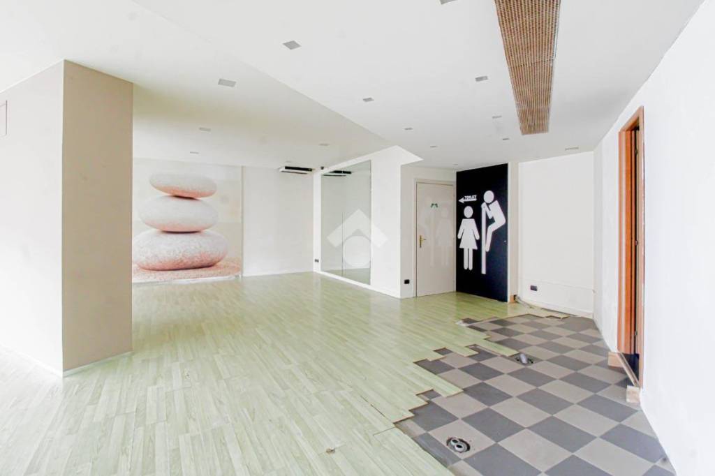 negozio in vendita a Capriolo