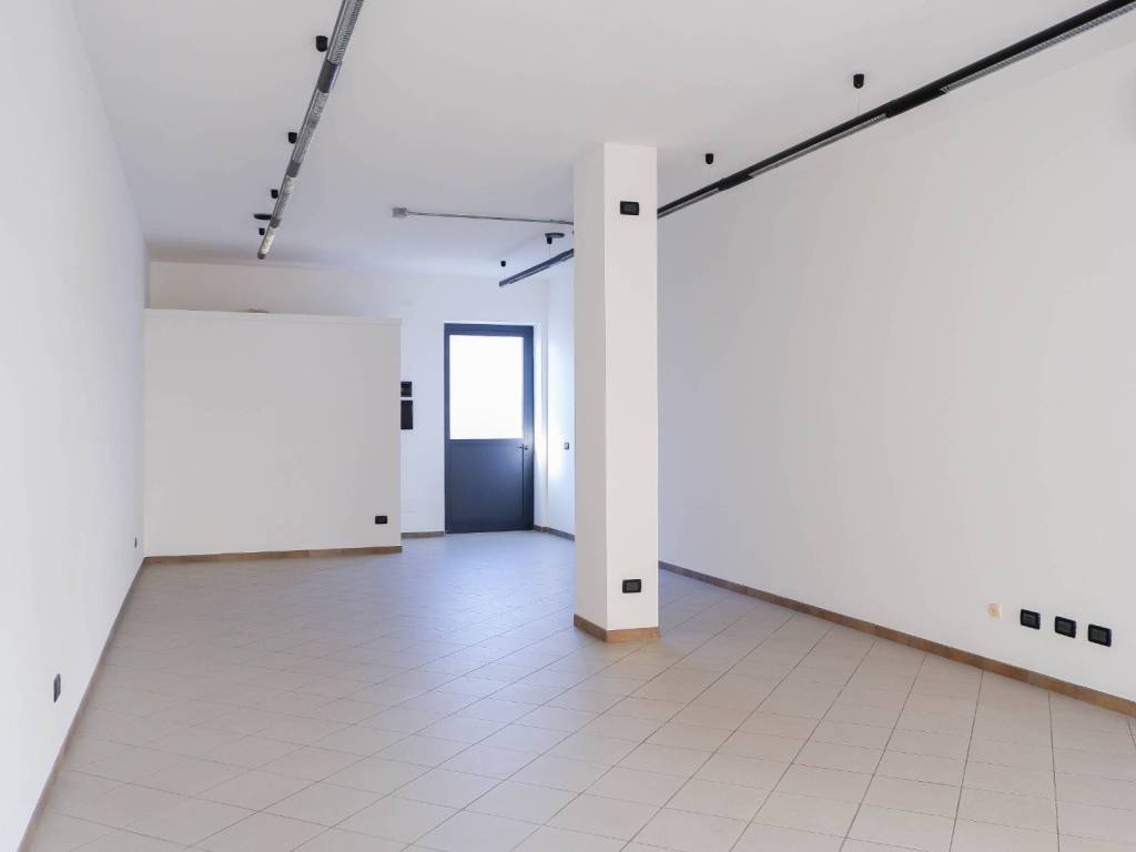 negozio in vendita a Capriolo