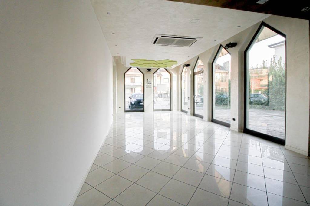 negozio in vendita a Capriolo