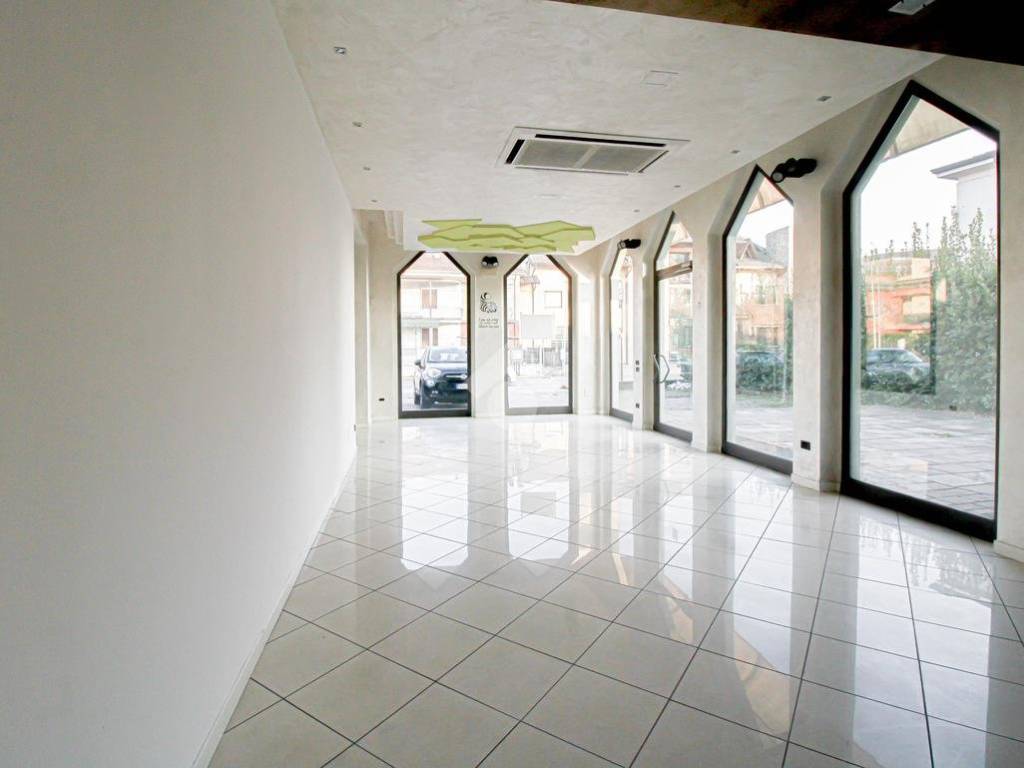 negozio in vendita a Capriolo