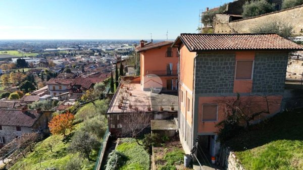casa indipendente in vendita a Capriolo