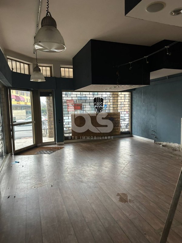 locale commerciale in vendita a Capriolo