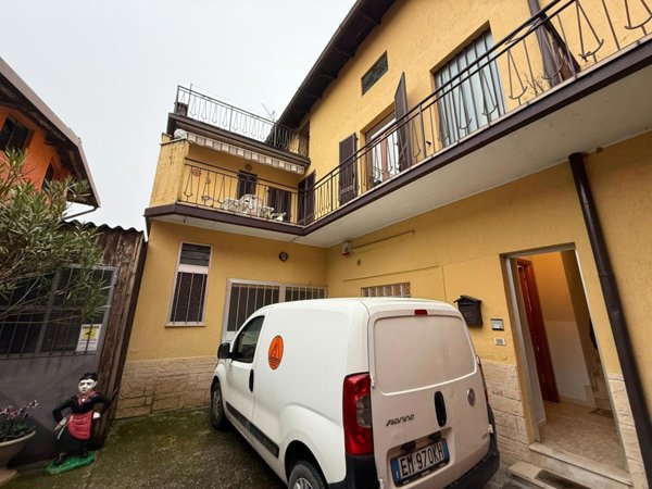 intera palazzina in vendita a Capriolo