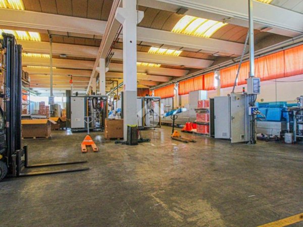 capannone in vendita a Capriolo