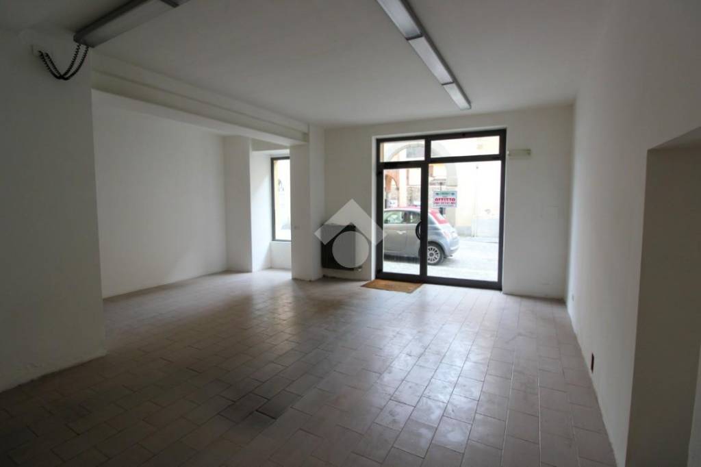 negozio in vendita a Capriolo