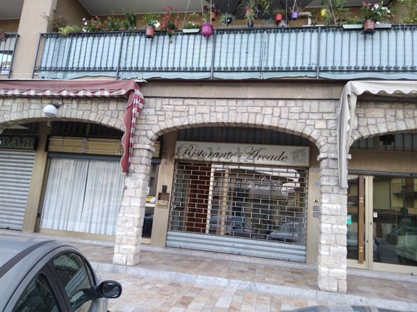 locale commerciale in vendita a Capriolo
