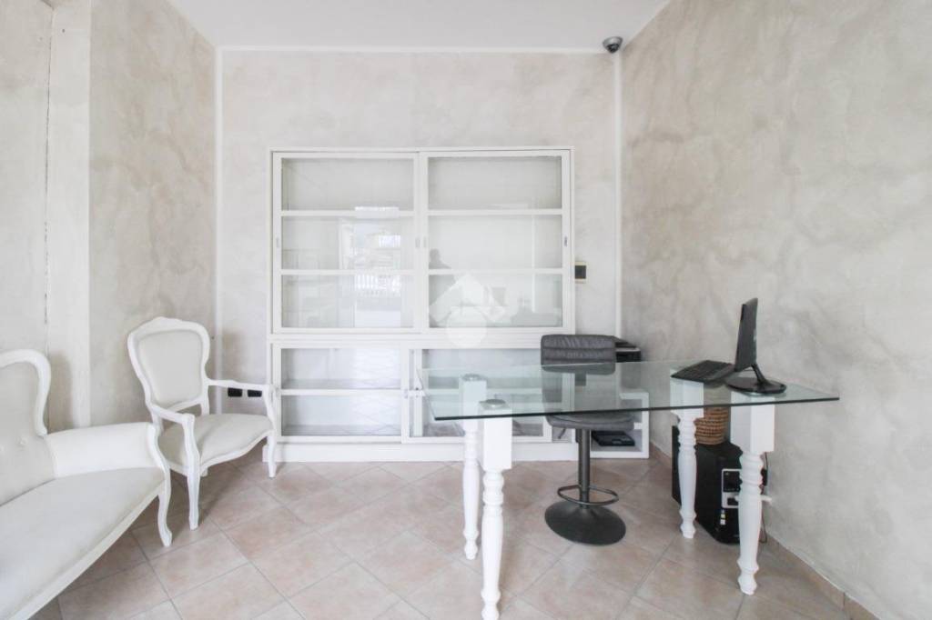 negozio in vendita a Capriolo