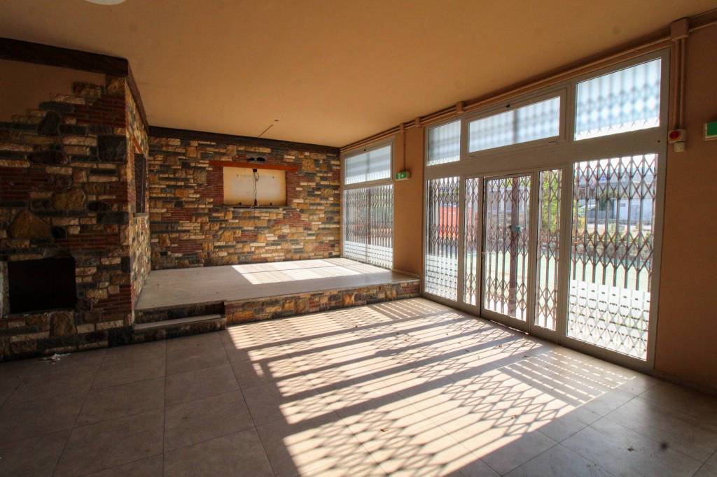 negozio in vendita a Capriolo