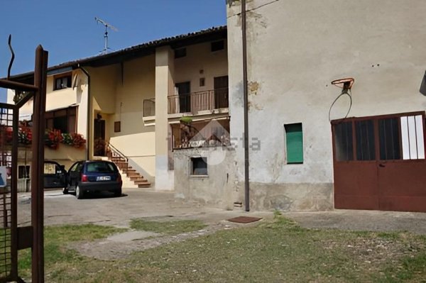 casale in vendita a Capriolo