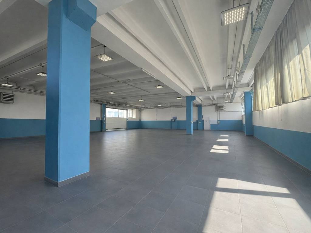 locale commerciale in vendita a Capriolo