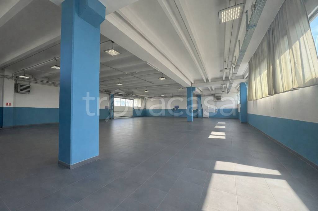 locale commerciale in vendita a Capriolo
