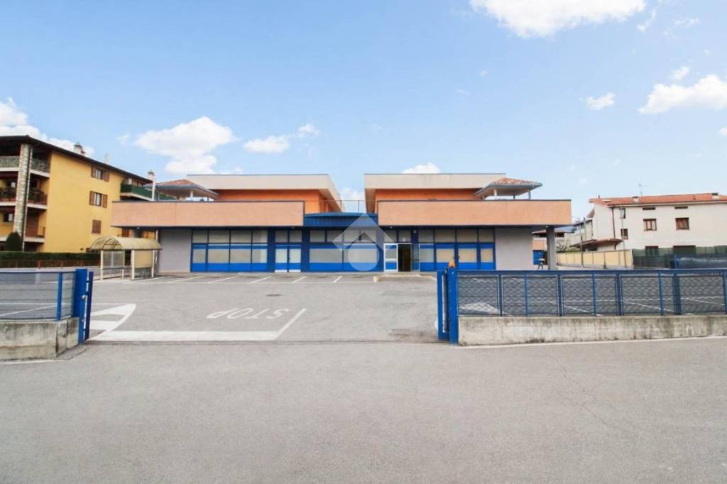 negozio in vendita a Capriolo