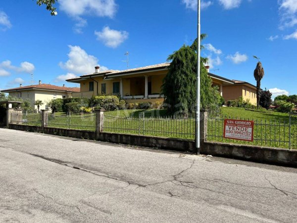 casa indipendente in vendita a Carpenedolo in zona Livelli