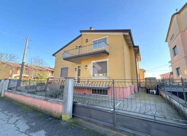 casa indipendente in vendita a Carpenedolo in zona Livelli