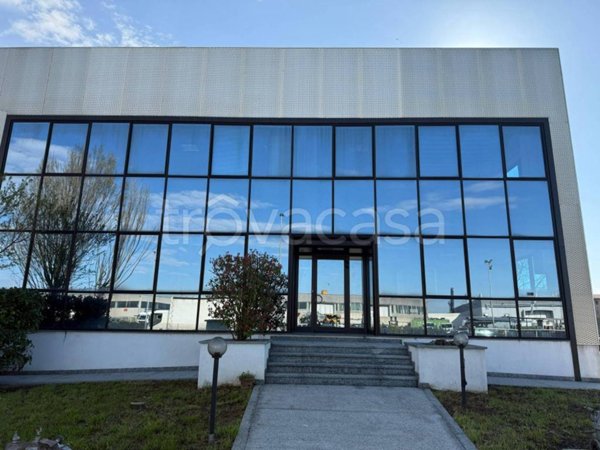 locale commerciale in vendita a Carpenedolo in zona Livelli