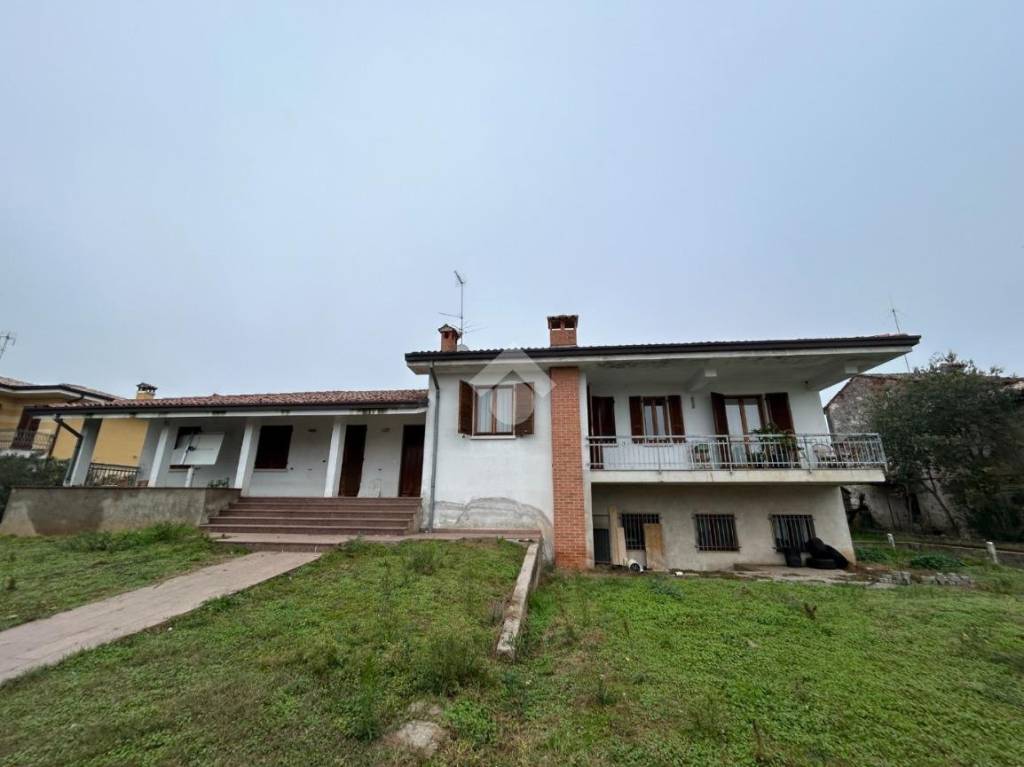 casa indipendente in vendita a Carpenedolo in zona Livelli