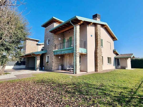 casa indipendente in vendita a Carpenedolo in zona Livelli