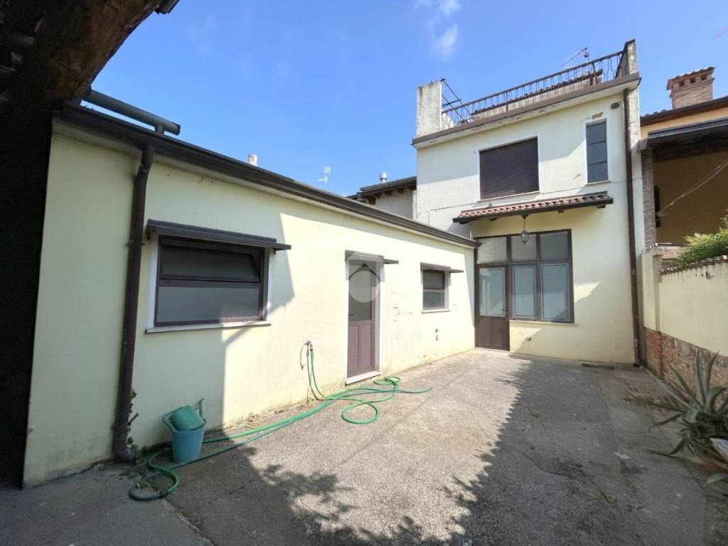 casa indipendente in vendita a Carpenedolo in zona Livelli