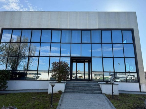 locale commerciale in vendita a Carpenedolo in zona Cornali