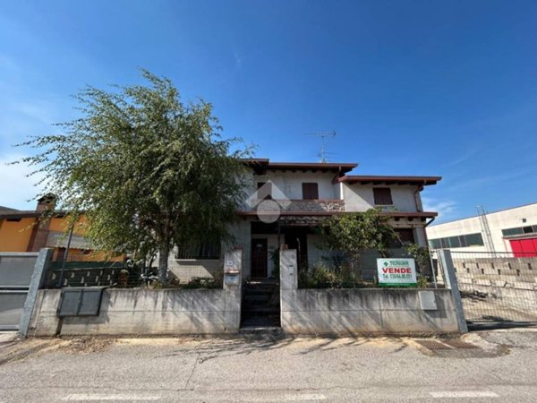 casa indipendente in vendita a Carpenedolo