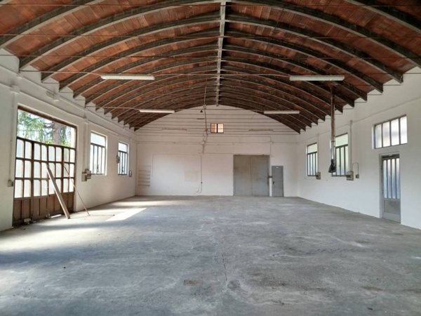 locale commerciale in vendita a Carpenedolo