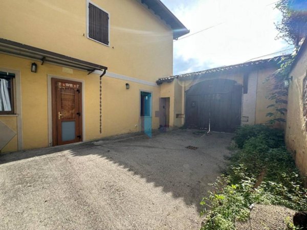 casa indipendente in vendita a Carpenedolo in zona Livelli