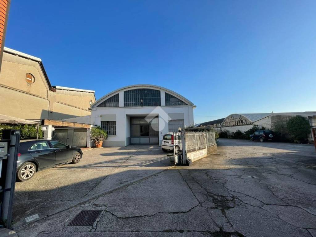 locale commerciale in vendita a Carpenedolo