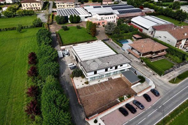 locale commerciale in vendita a Carpenedolo in zona Livelli