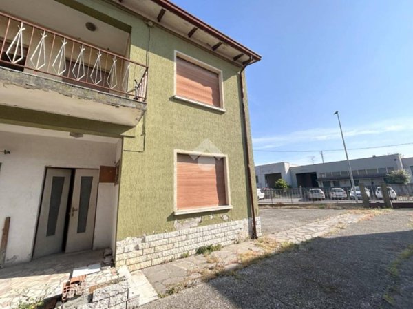 casa indipendente in vendita a Carpenedolo in zona Livelli