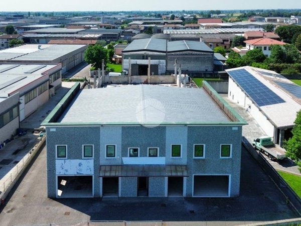 locale commerciale in vendita a Carpenedolo in zona Cornali