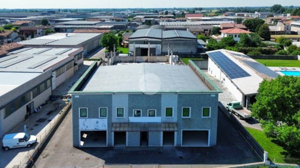 locale commerciale in vendita a Carpenedolo in zona Cornali