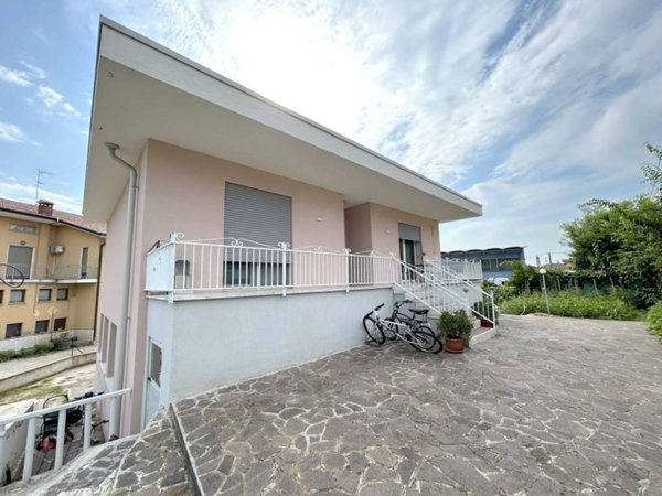casa indipendente in vendita a Carpenedolo in zona Livelli