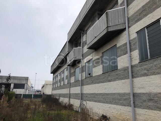 locale commerciale in vendita a Castagnole Piemonte
