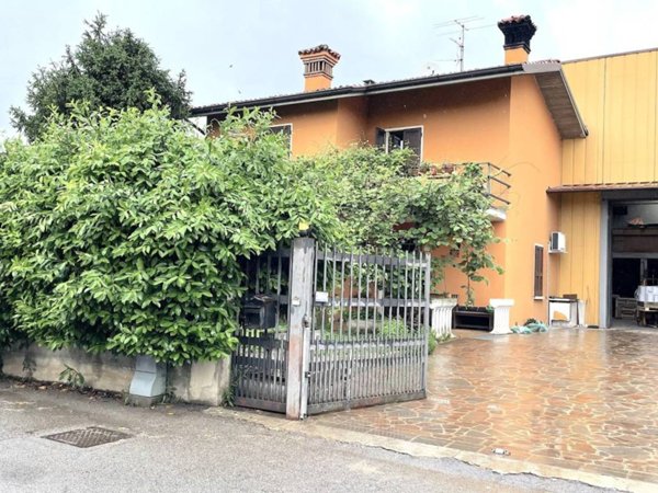 locale commerciale in vendita a Castegnato