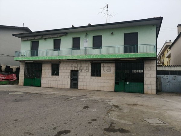 locale commerciale in vendita a Castegnato