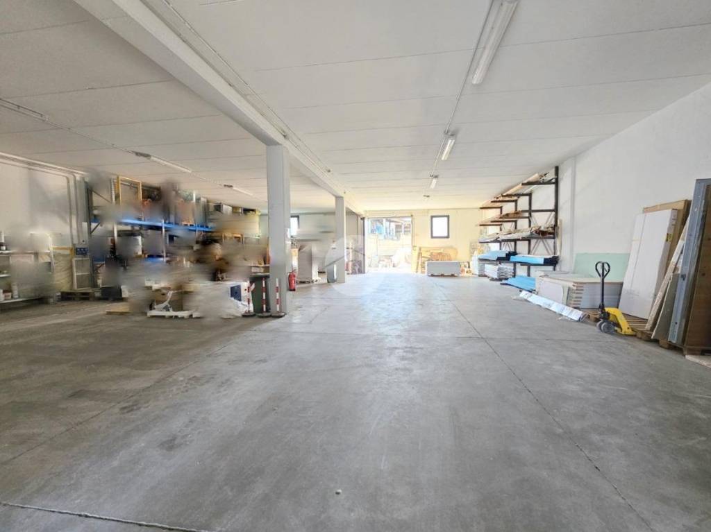 locale commerciale in vendita a Castegnato