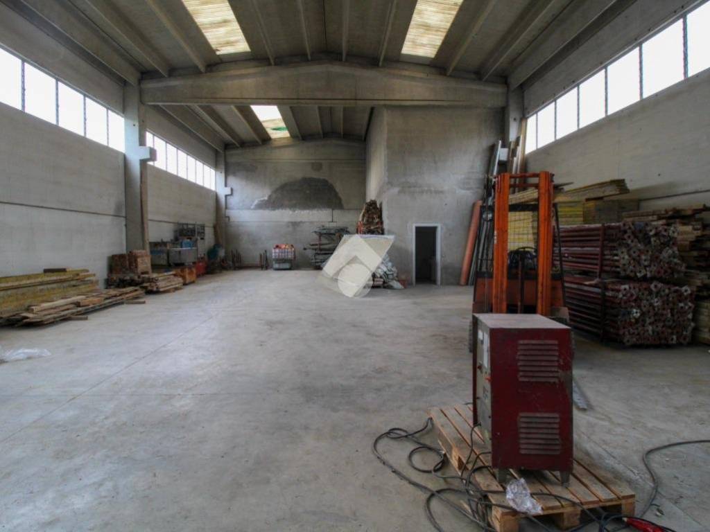 locale commerciale in vendita a Castelcovati