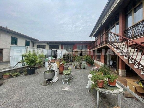 locale di sgombero in vendita a Castel Mella