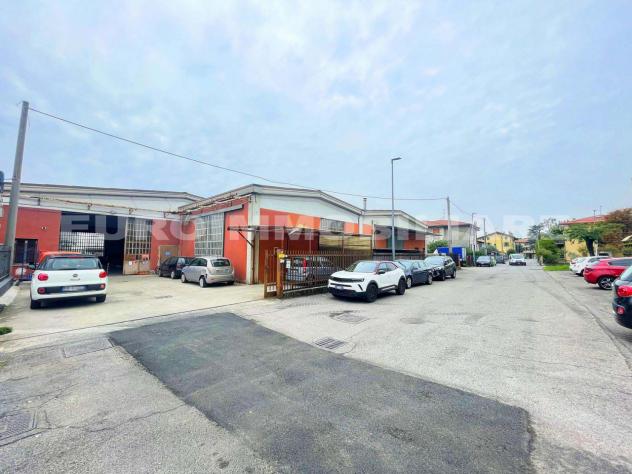 locale commerciale in vendita a Castel Mella