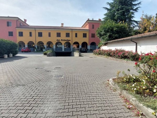 locale commerciale in vendita a Castel Mella