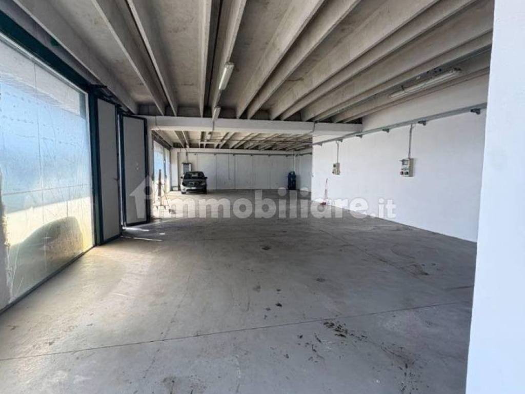 locale commerciale in vendita a Castel Mella