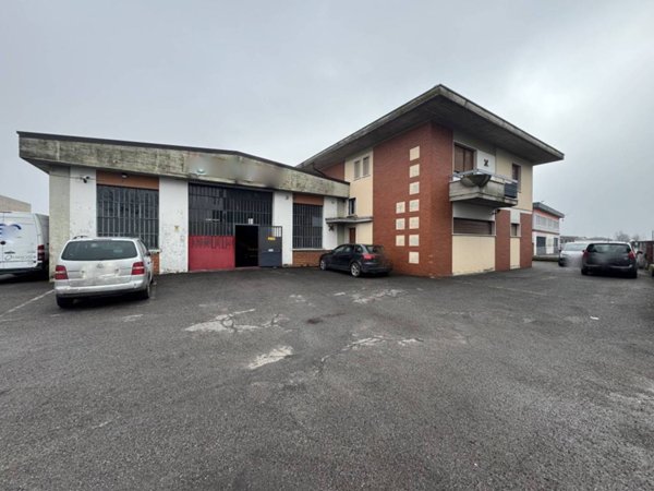 locale commerciale in vendita a Castel Mella